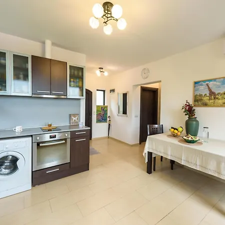 Three Rooms Apartment With Amazing View Veliko Tŭrnovo Exterior photo